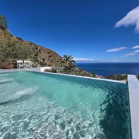 Suite Apartments Branco - Infinity Pool & Sea View - 5 Minuti Dal Centro Taormina Luaran gambar
