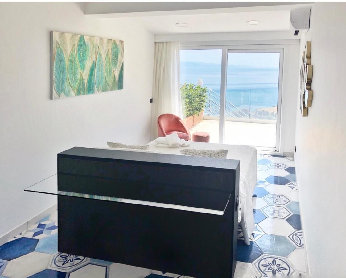 Suite Apartments Branco - Infinity Pool & Sea View - 5 Minuti Dal Centro Taormina Luaran gambar